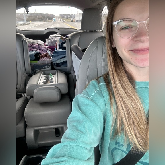 Meet your Posher, Anna - Picture 3 of 3